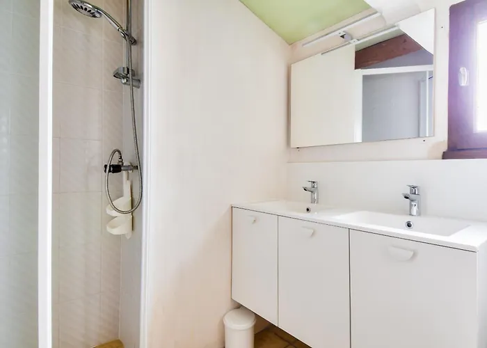 700m De La Plage, Jardin, 4 Adultes 2 Enfants Hébergement de vacances *